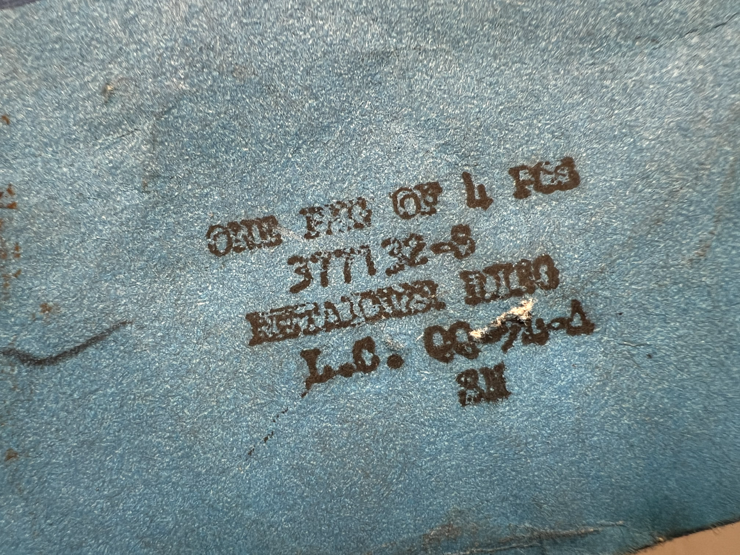 (1) NOS Genuine Ford Retainer 377132-S B31-132