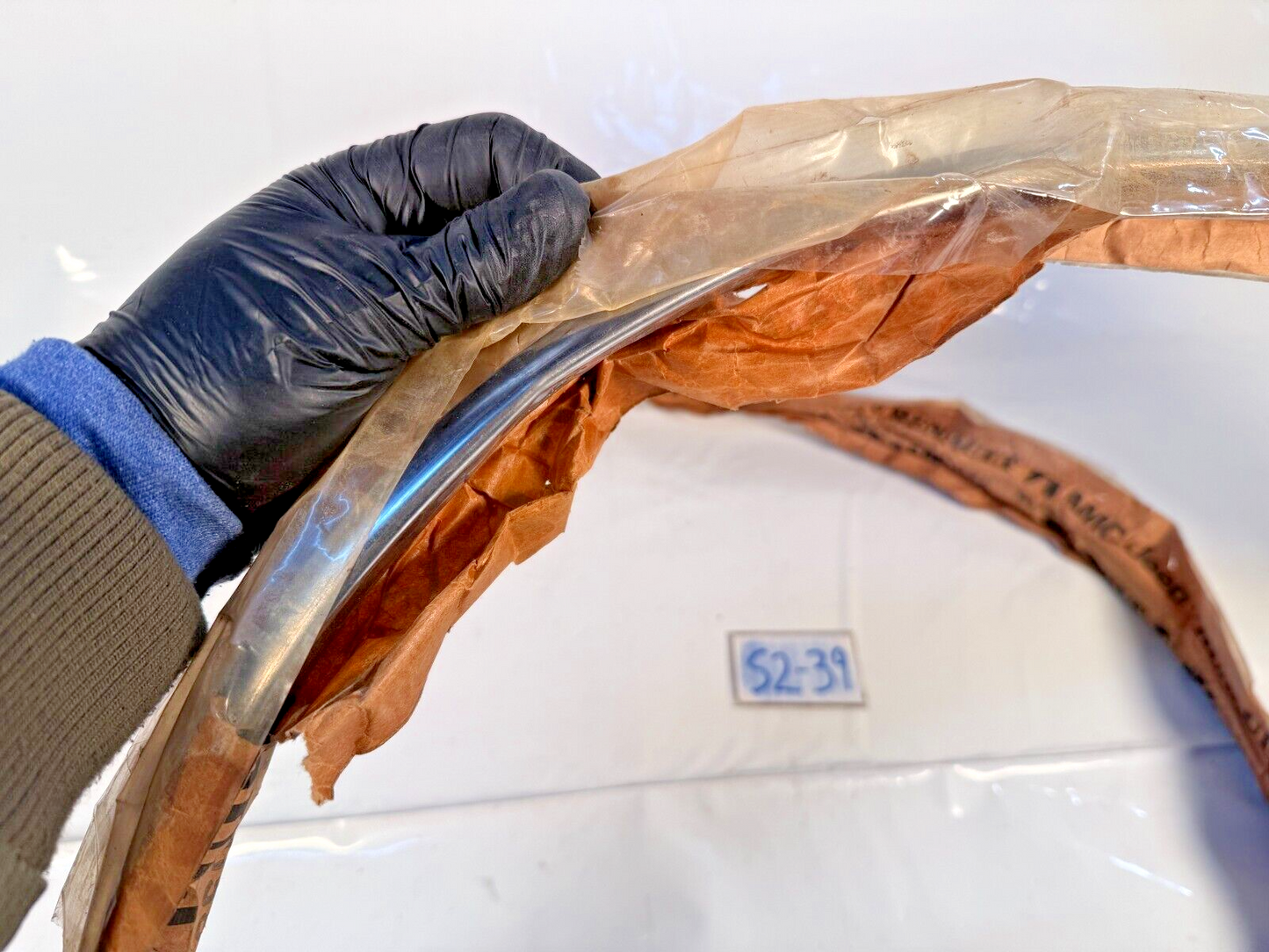 (1) NOS 1986 AMC Jeep Renault Fender Trim Moulding 8129058 84 S2-39