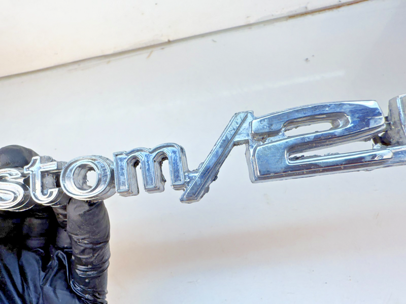 OEM 1969 1970 1971 1972 Chevrolet Custom 20 Emblem Truck Pickup 3944760 E8-18