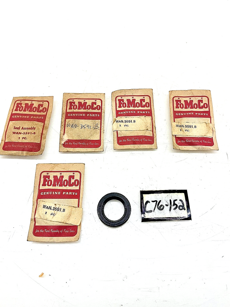 (1) NOS 1956 - 1959 FORD LINCOLN STEERING SECTOR SEAL WAN-3591-B C76-152