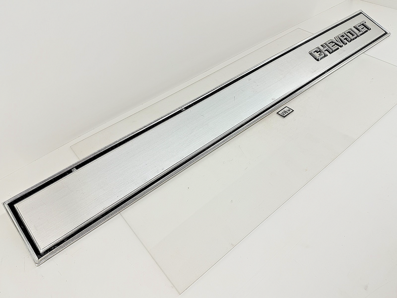 OEM 1981 - 1991  CHEVY K5 BLAZER TRIM PANEL MOLDING TAILGATE BAND U3B-61