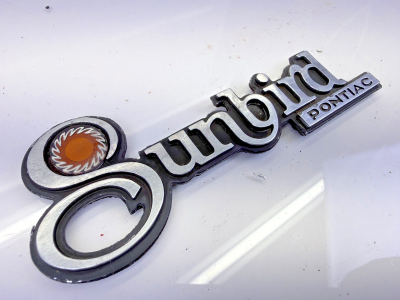 OEM 1976 - 1980 Pontiac Sunbird Fender Emblem GM 1740825 E8-96