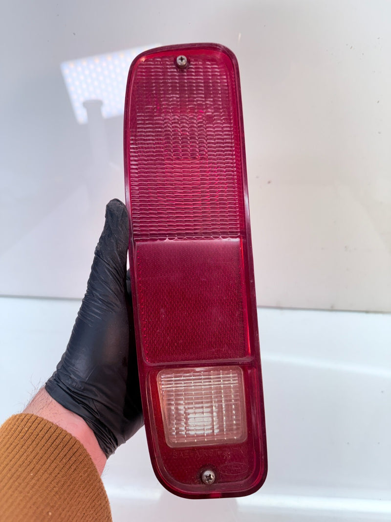 1975-1991 FORD E150 E250 E350 Drivers Left SIDE TAIL LIGHT E4UB-13405 C23-20