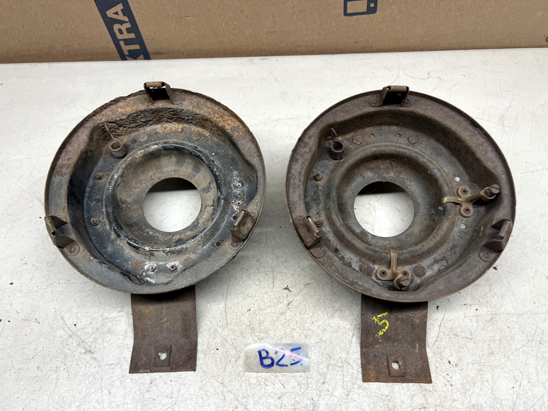 1960 GM Impala BelAir Biscayne Headlight Bucket Mounting Bracket El Camino B25-5