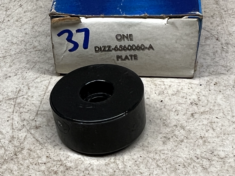 NOS 1971 1972 1973 FORD MUSTANG OR MACH 1 BUCKET SEAT BACK SCUFF PLATE B28-37