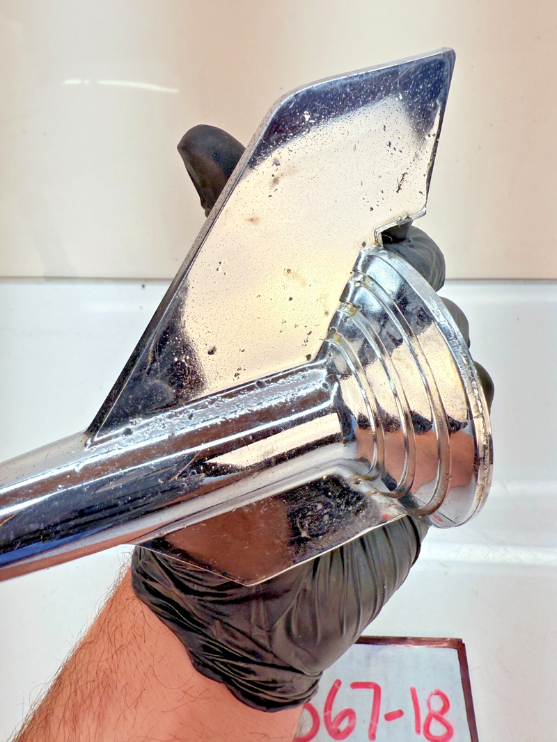 OEM 1957 Chevy Bel Air Nomad Rocket Bullet Hood Ornament 3738985 B67-18