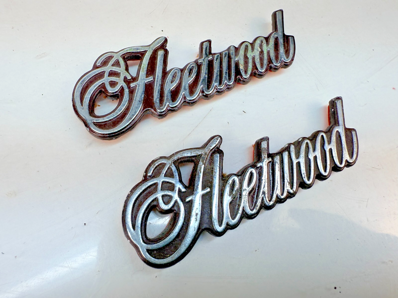 NOS 1984 1986 CADILLAC FLEETWOOD REAR QUARTER EMBLEM BADGE 20450279 1985 B32-336