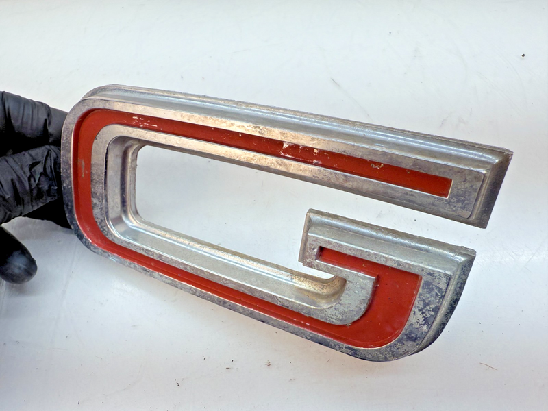 OEM 1967 - 1978 GMC Truck & Van "G" Front Grille Letter Emblem 2473493 E6-111
