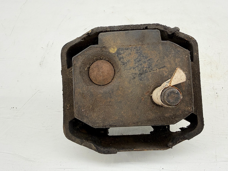 NOS 1979 - 1981 Ford Mustang Left Driver Engine Motor Mount D9ZZ-6038-B C78-50
