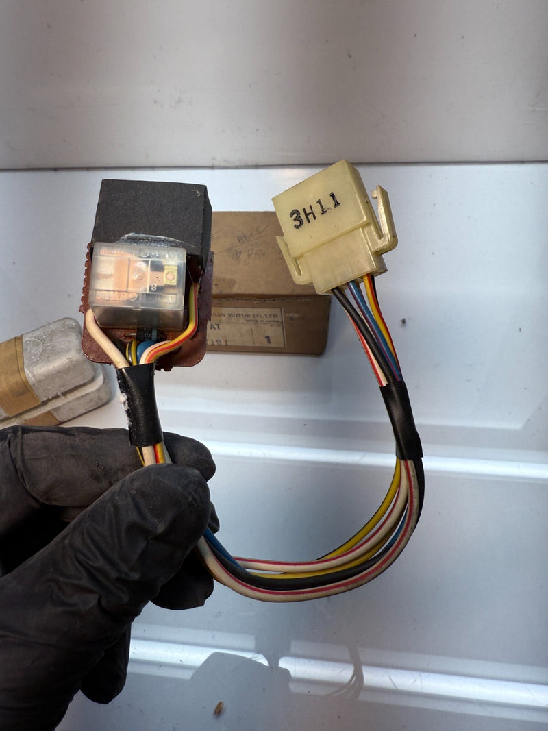 NOS OEM NISSAN Control THERMOSTAT 1982 - 1986 Nissan Stanza 27330 D0101 C13-12