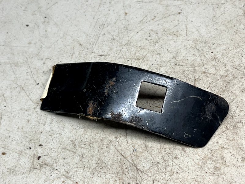 NOS FORD D8VY-53280A00-A Support Bracket B30-115