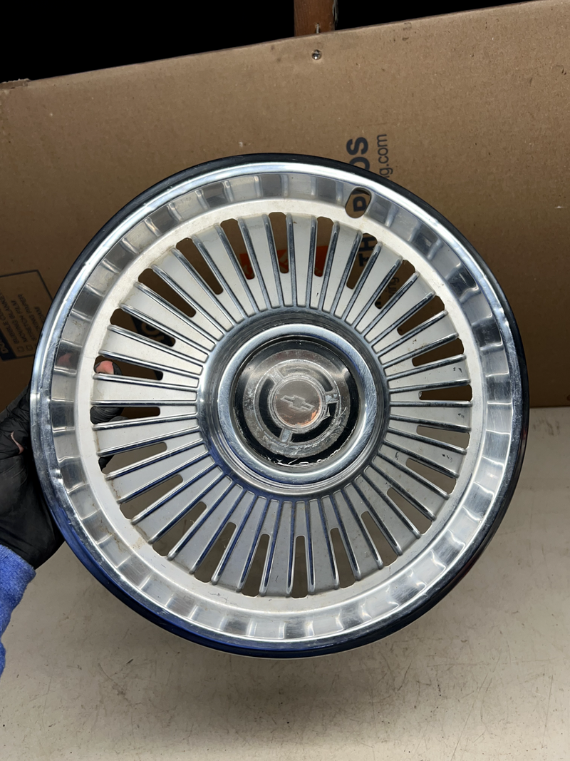 OEM 1965 Chevrolet Hub Caps 14" Chevy Wheel Cover Hubcap Chevelle 65 B40-9