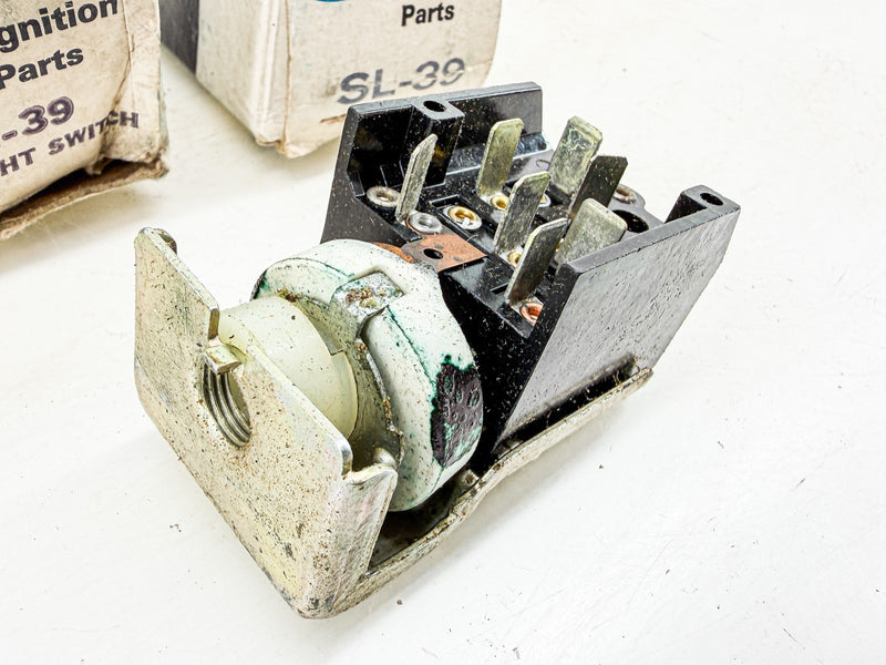 (1) NOS 1960 -1964 Ford Mercury Comet BENDIX SL-39 HEADLIGHT SWITCH C79-5