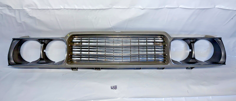 OEM 1974 - 1976 Datsun 610 Grill 74 75 76 1974 1975 1976 U5B-9