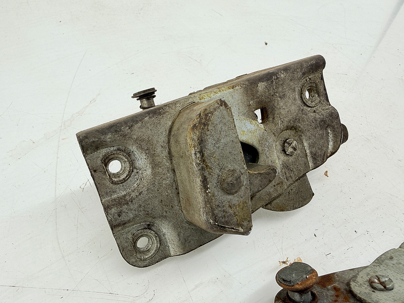 (1)- NOS 1952 1953 1954 1955 Chevrolet Front Door Lock RH GM 3698814 C70-10
