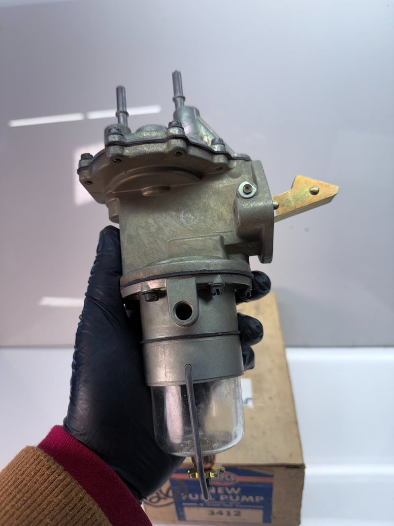 NORS AMPCO 1961 1962 WHITE WITH CONTINENTAL ENGINE FUEL PUMP 3412 61 62 F-26