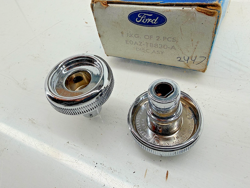 NOS 1980 - 1984 FORD THUNDERBIRD OUTER RADIO KNOBS E0AZ-18830-A C62-17