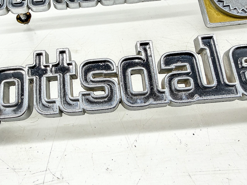 OEM 1973 - 1980 CHEVY TRUCK SCOTTSDALE 10 FENDER EMBLEM PAIR 349690 E10-3