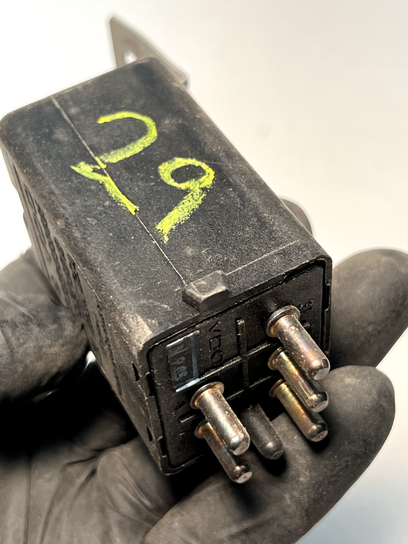 OEM VDO MERCEDES BENZ  R107 W126 W123 280SL WIPER RELAY 1078200010 C2-29