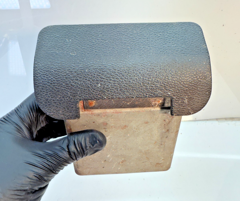 OEM 1966 1967 CHEVELLE MALIBU EL CAMINO SS396 ORIGINAL GM DASH ASH TRAY B17-47