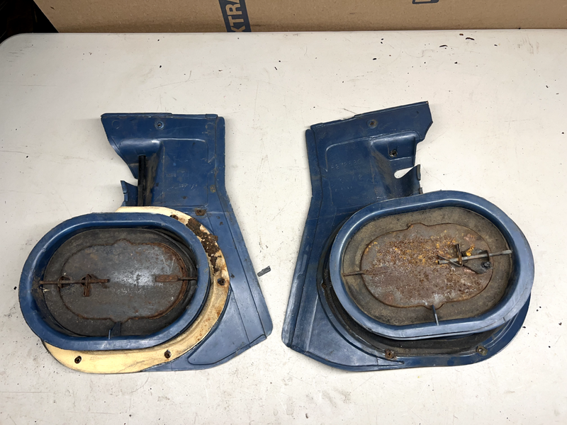73-80 CHEVROLET GMC K5 C10 K10 K30 RH LH KICK PANEL TRIM FRESH AIR VENT BLUE B17