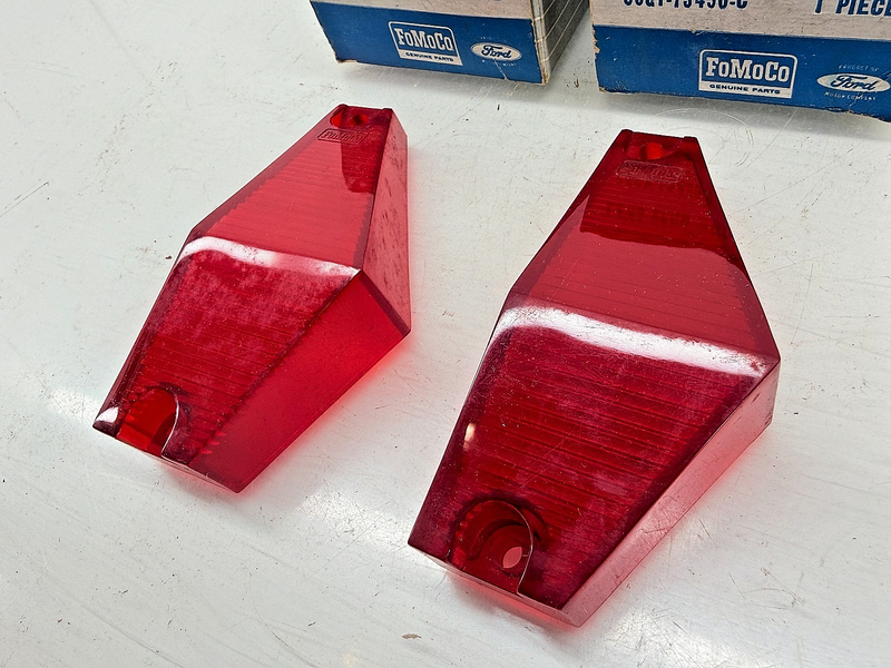 (1) NOS 1965 MERCURY COMET VILLAGER RH TAILLIGHT LENS C5GY-13450-C C68-14