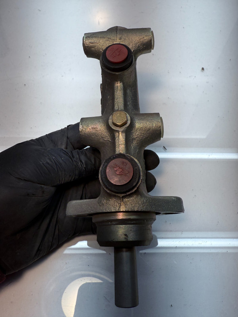 NOS Vw Scirocco Brake Master Cylinder Volkswagen 1987 8-valve Power Brake C13-22