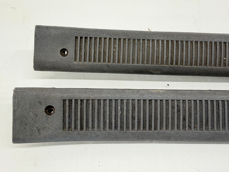 OEM 1987 - 1993 Mustang Black Door Sill Plates Carpet Trim F0ZB-6113208-ABW B57