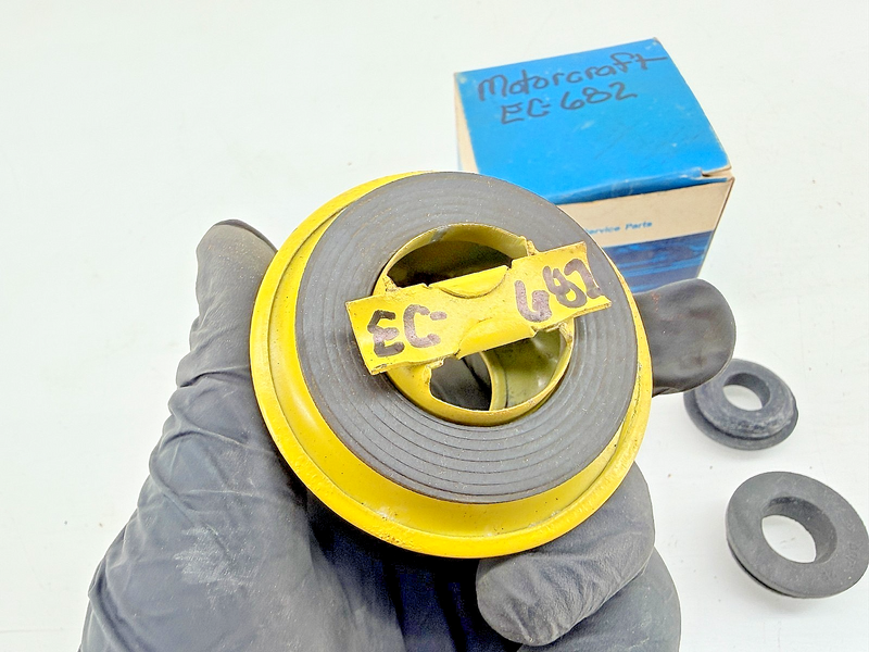 NOS 1968 - 1971 Ford Mercury Lincoln Engine Oil Filler Cap Assembly EC682 C75-22
