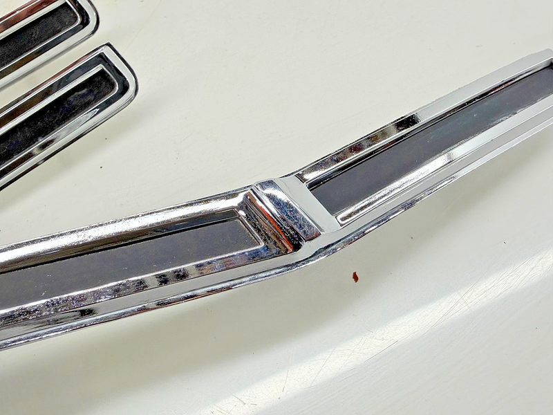 (3) NOS 1966 MERCURY COMET RH CHROME FENDER LOUVERS EMBLEMS C6GB-16188-C C60-42