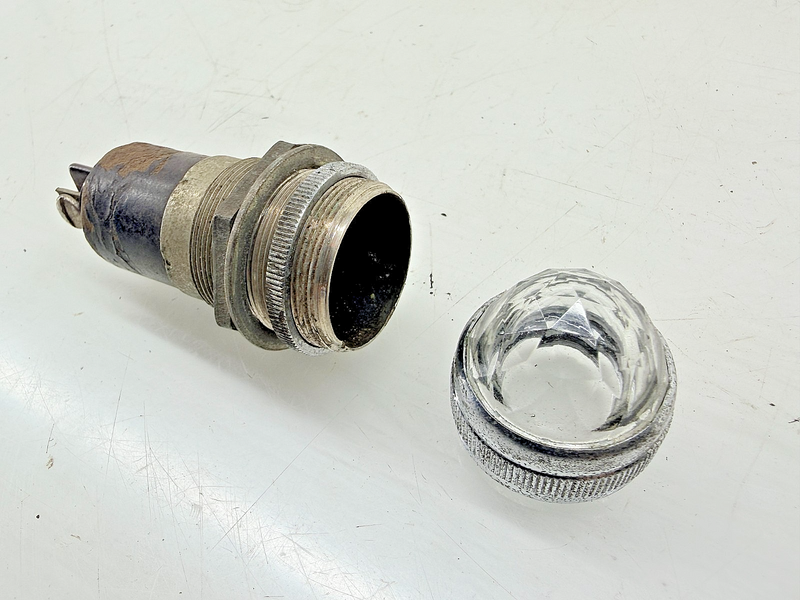 Vintage Dialco Panel Indicator Light Pilot Lamp C67-181
