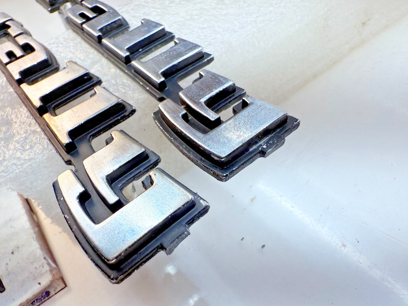 BRKN OEM 1969 Camaro RS PAIR Fender Emblem Rally Sport GM 3943231 E5-85