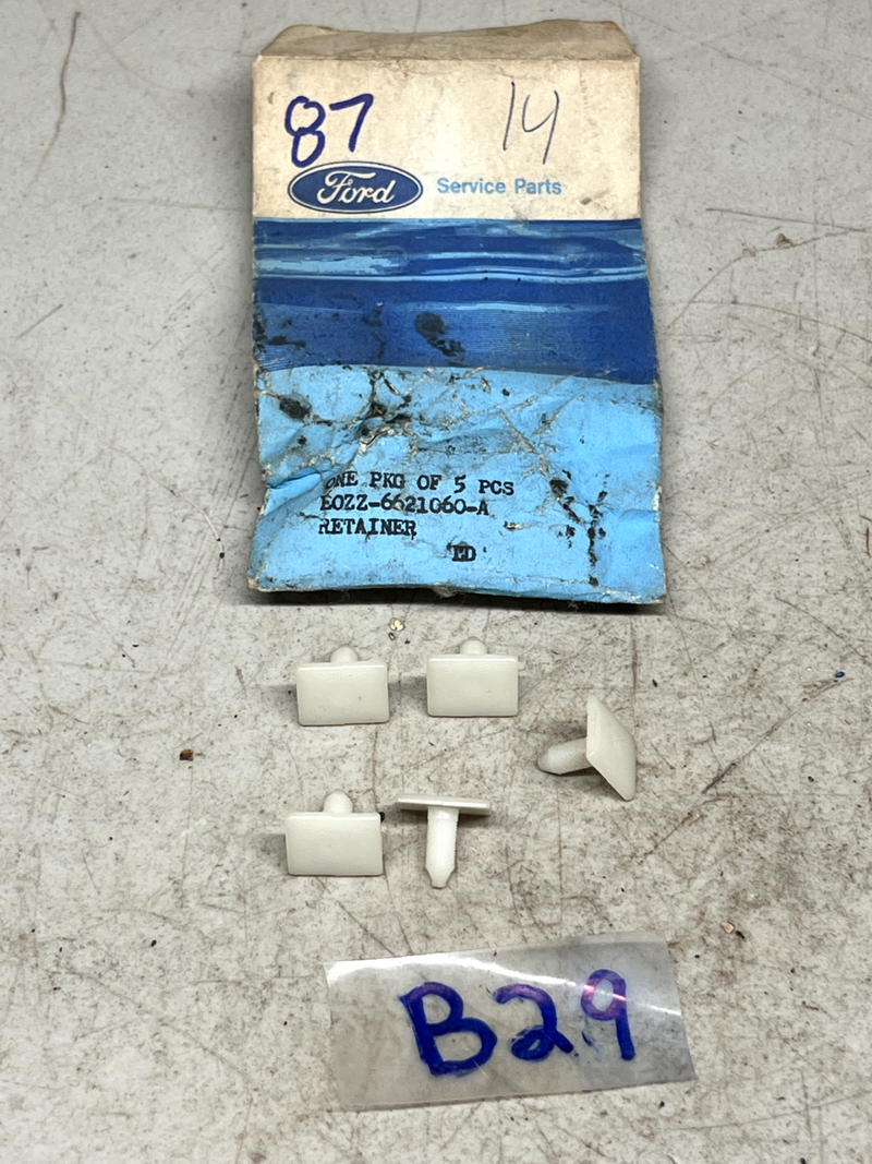 (5) NOS OEM Ford EOZZ-6621060-A Retainer B29-87
