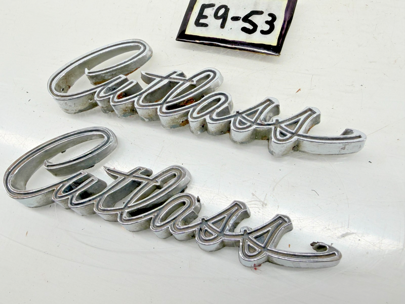 OEM 1968 1969 Oldsmobile Cutlass Front Fender Script Emblem Set 399503 E9-53