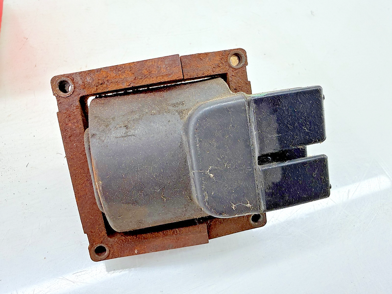 OEM 1983 Ford Ignition Coil E3EF-12029-AA C52-22