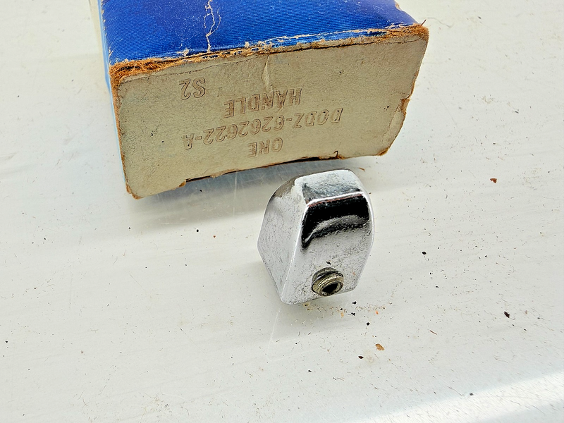 NOS 1970 - 1972 FORD MAVERICK FRONT SEAT BACK LATCH LEVER KNOB D0DZ-6262622 C56