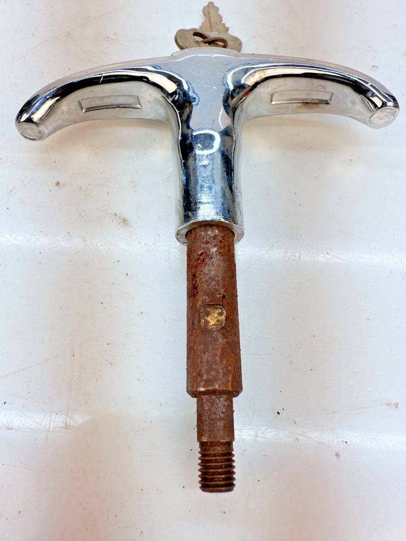 OEM 1946 - 1947 Oldsmobile Chrome Locking Trunk Handle With Keys B79-2