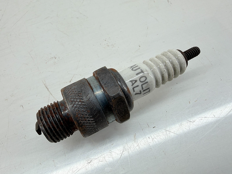 NOS 1949 - 1953 / 1961 - 1963 FORD Spark Plugs 352-390 - 406 FE 7RA-12300-C C66