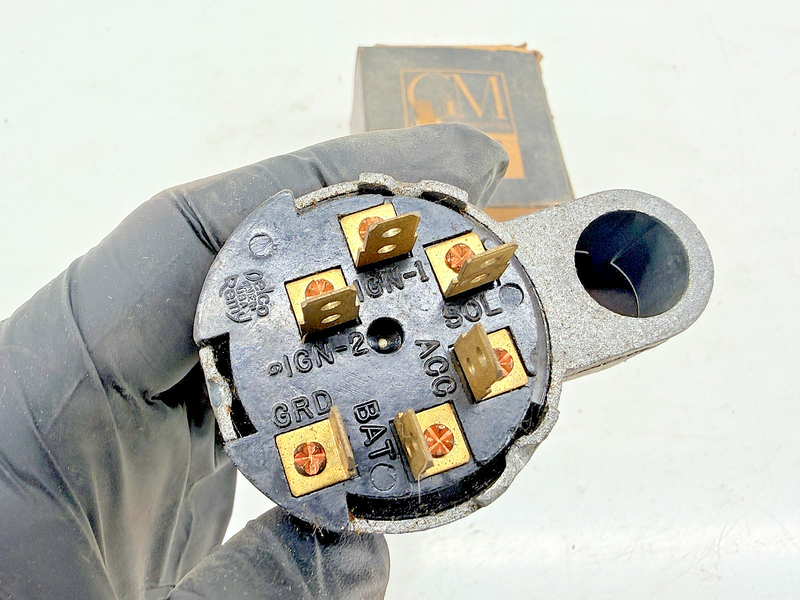 NOS 1960 Oldsmobile Dynamic 88 Super 88 98 Fiesta Ignition Switch 1116572 C71-12