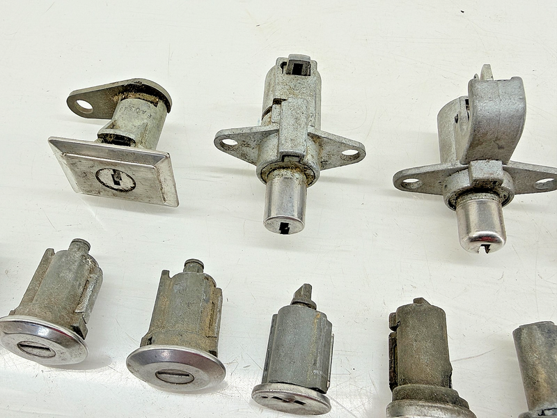 (19) - VINTAGE 1960's Ford Mercury Door Truck Glove Ignition Key Locks Tumblers