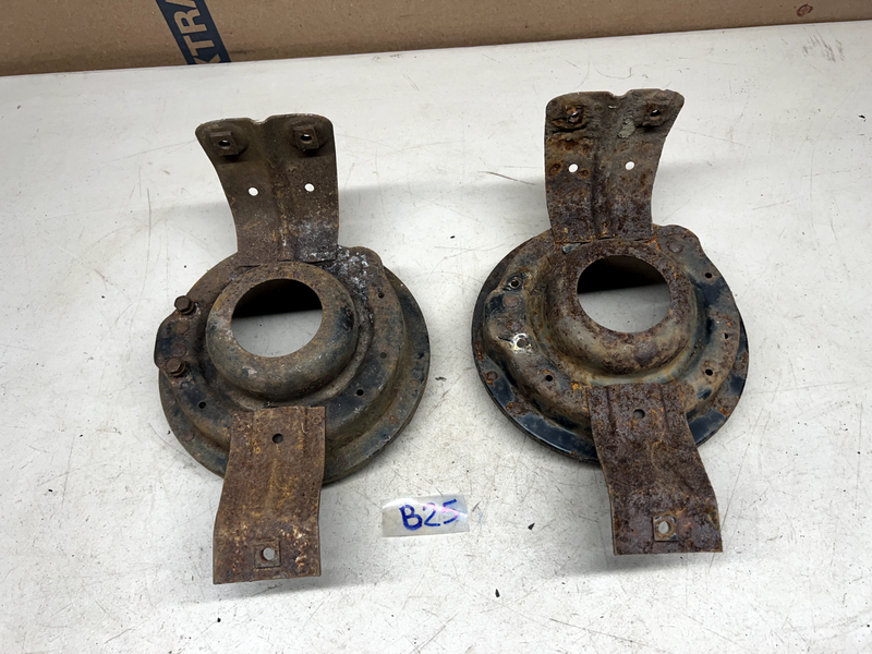1960 GM Impala BelAir Biscayne Headlight Bucket Mounting Bracket El Camino B25-2