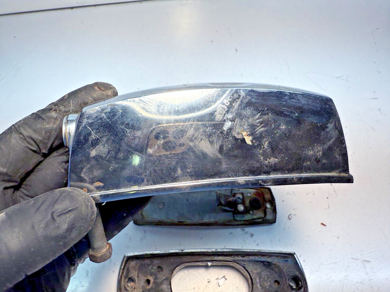 OEM Mercedes-Benz Hella K2810 Rear License Plate Light Assembly CHROME C8-23