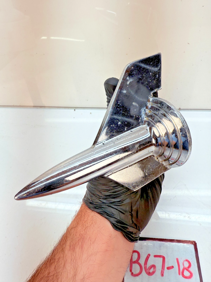 OEM 1957 Chevy Bel Air Nomad Rocket Bullet Hood Ornament 3738985 B67-18