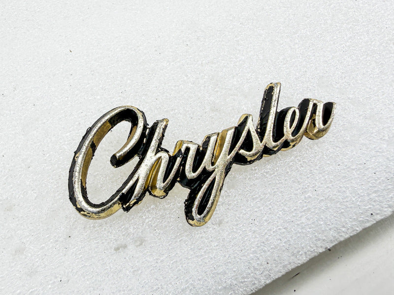 Vintage 1976 - 1978 CHRYSLER NEW YORKER NEWPORT GOLD HOOD EMBLEM 3569957 E10-98