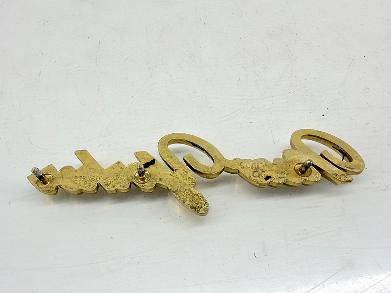 OEM 1968 CHRYSLER NEW YORKER GOLD METAL EMBLEM 2183603 E9-118