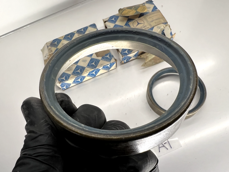 (2) NOS Mercedes Seal Ring Outside W114 W115 W116 W123 W126 0059971646 C1-23