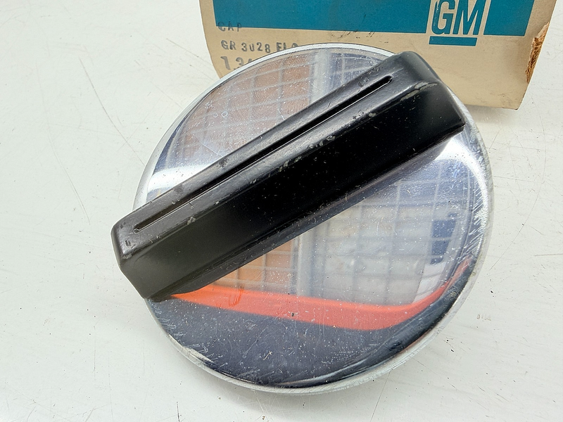 NOS 1973 - 1975 GMC Chevy Pickups Square Body C10 K10 Gas Cap GM 343172 C71-48