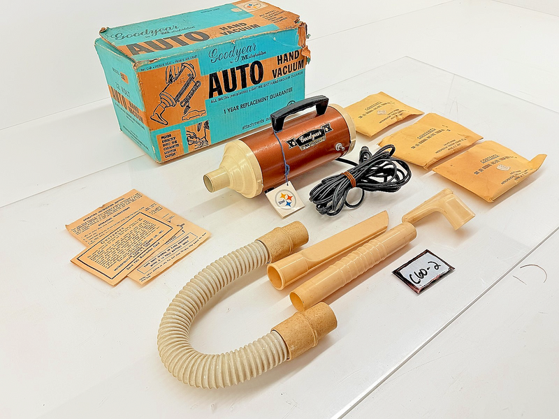 NOS 1960s Goodyear Metropolitan 12V Auto Hand Vacuum Complete Set Box & Bags C60