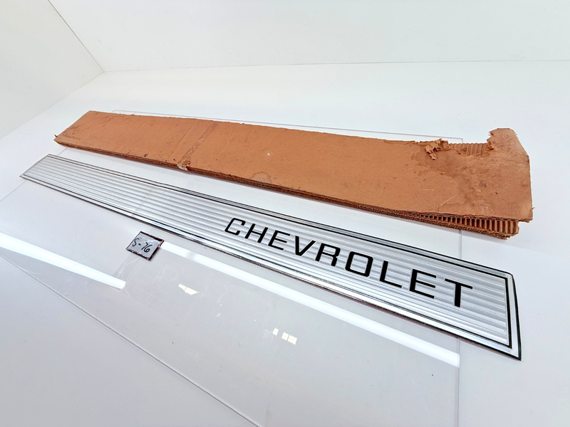 NOS 1988 - 1998 Chevrolet C/K Fleetside Pickup Tailgate Band Chevy S-76