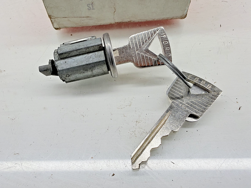 (1) NOS 1960-72 Ford Bronco Galaxie Falcon Ignition Cylinder & Keys C3AZ-11582-A